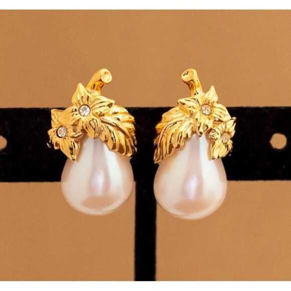 Vintage Pear Fruit Faux Pearl Clip On Earrings - U3 - Picture 1 of 4